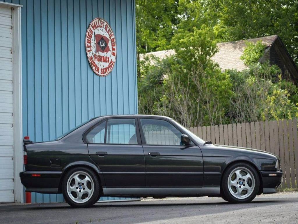 Seis gerações de BMW M5. Qual deles com o melhor som de escape?