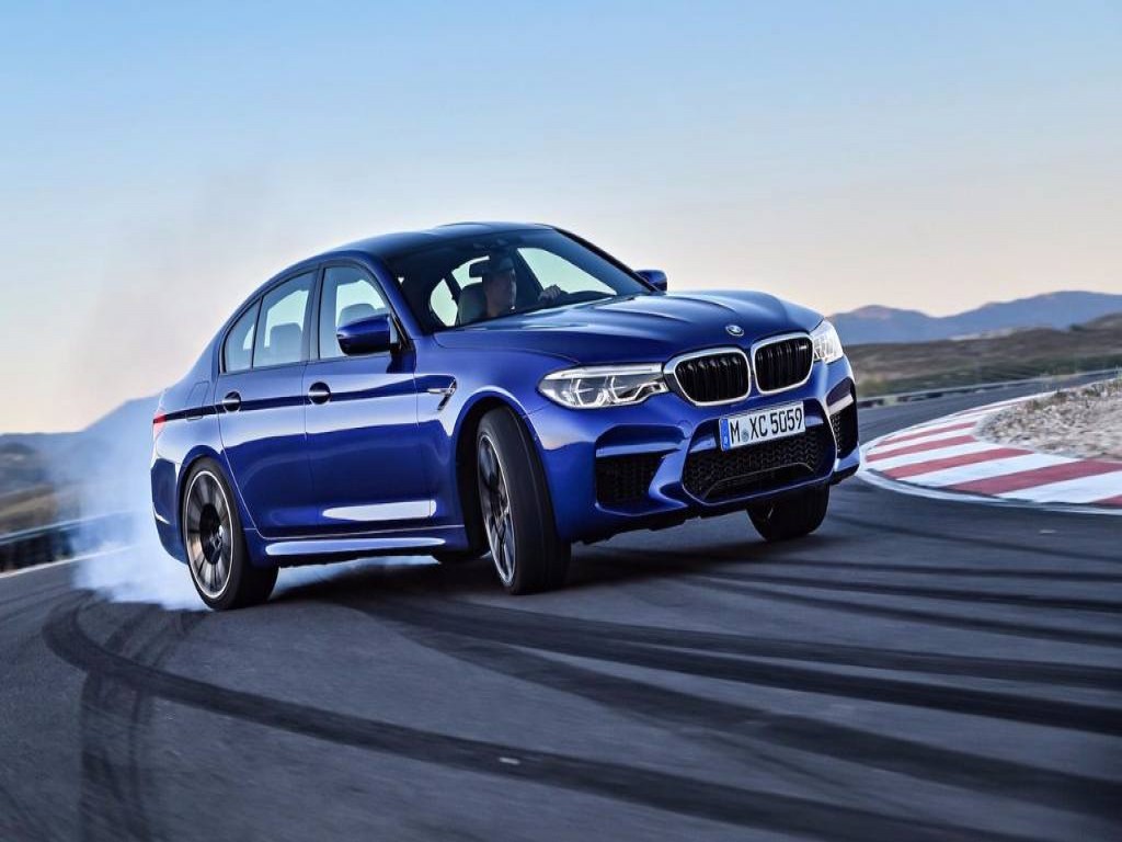 Seis gerações de BMW M5. Qual deles com o melhor som de escape?